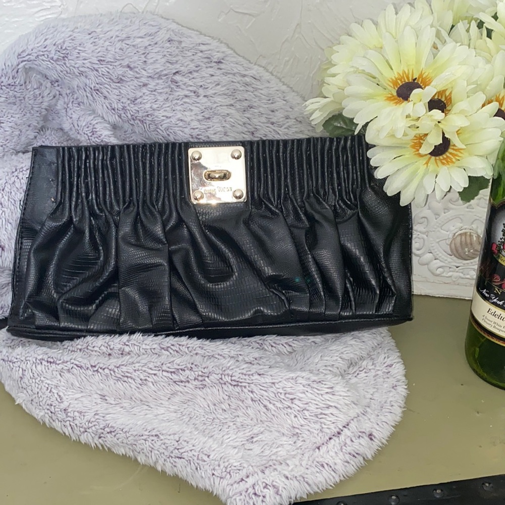 🗝 Nine West leather clutch purse 🗝